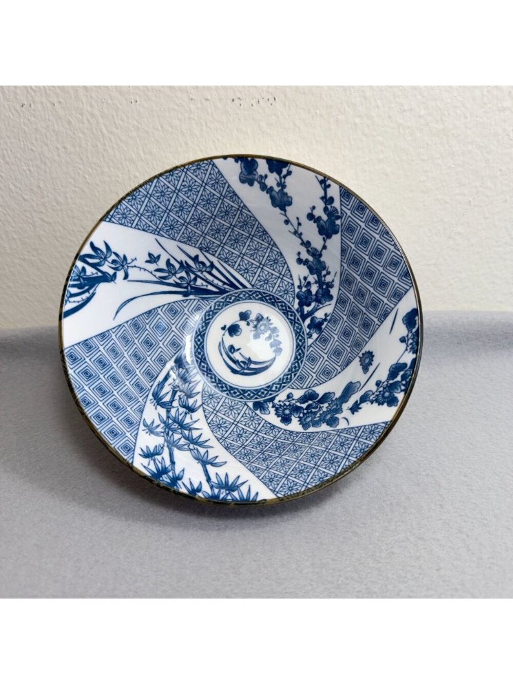 Japanese Blue and White Geometric Floral Porcelain 6" Ramen Soup Bowl - Picture 2 of 9